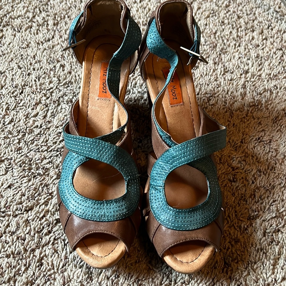 Miz Mooz sandal with leather upper and gorgeous wood platform. Size 8 ½